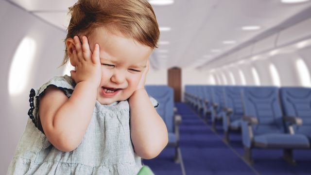Beberapa Cara Menghilangkan Rasa Sakit Telinga Saat Naik Pesawat